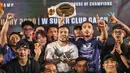 Rudy Golden Boy foto bersama timnya setelah laga melawan Paris Pernandes dalam ajang HSS Series 7: The Redemption di W Super Club Gatsu, Jakarta, pada Sabtu (7/2/2026). (Bola.com/Nur Iman Ali)