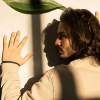 Ilustrasi rambut panjang pria | pexels.com