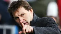 Portsmouth&#039;s manager Tony Adams attends the game against Fulham during their Premier League football match at Craven Cottage in London, on January 31, 2009. AFP PHOTO/Chris Ratcliffe