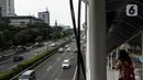 Sejumlah kendaraan melintasi jalan tol dalam kota di Jakarta, Rabu (9/2/2022). PT Jasa Marga berencana menaikkan tarif tol dalam kota pada ruas Tol Cawang-Tomang-Pluit dan Cawang-Tanjung Priok-Ancol Timur-Jembatan Tiga/Pluit sebesar Rp500. (Liputan6.com/Johan Tallo)