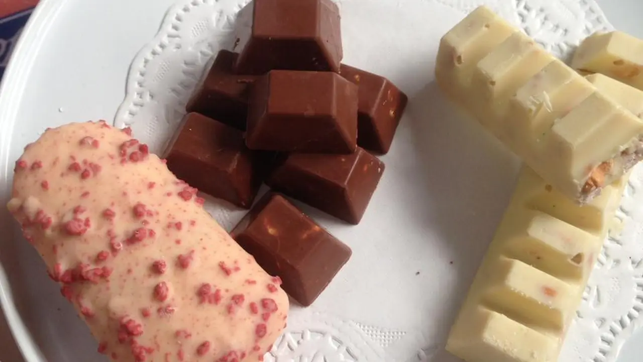 Rayakan Valentine dengan Lezatnya Es Krim Seru Mulberry Red Velvet