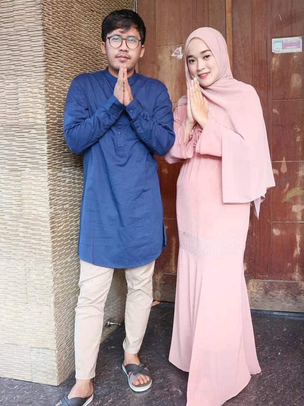 Ayus Sabyan dan Istri (Sumber: Instagram//ririe_fairus/)