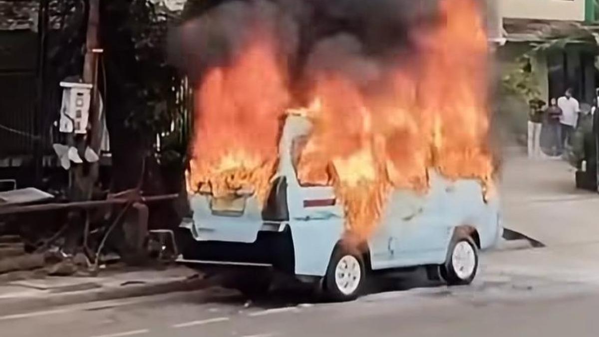 Cerita di Balik Sopir Angkot Dibakar Hidup-hidup di Tanah Abang