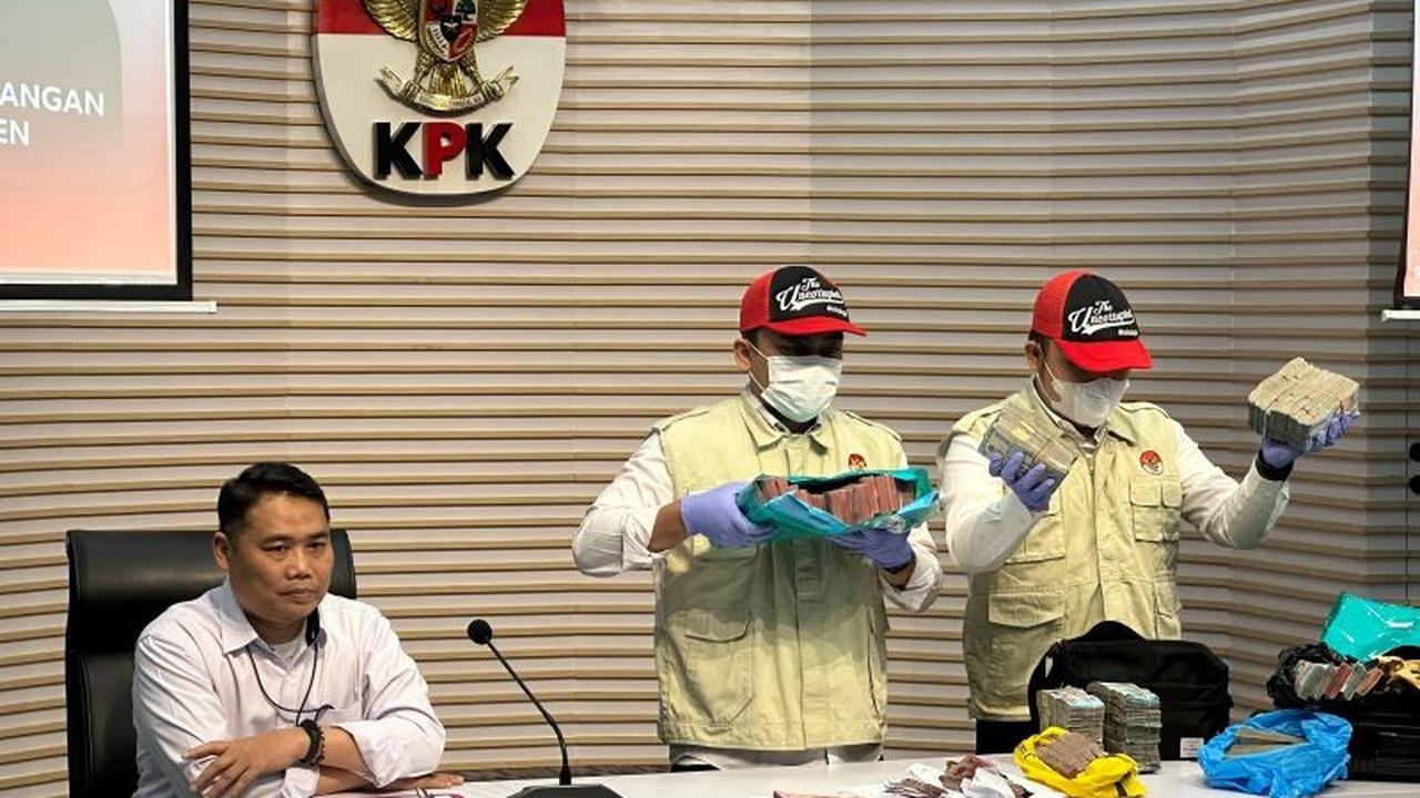 KPK Sita Rp756,8 Juta dari OTT Bupati Rejang Lebong Fikri Thobari Terkait Suap Proyek