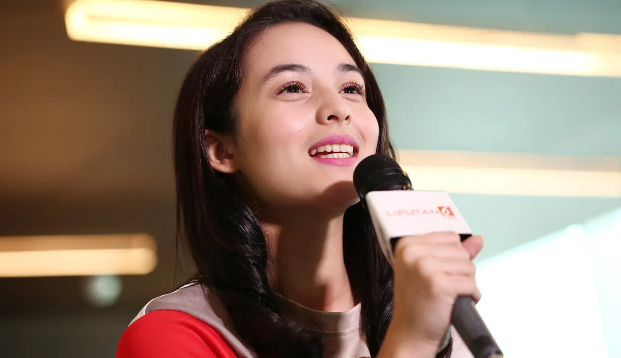 Mepetnya jadwal dan kesibukannya, membuat Chelsea Islan tidak sempat bertemu langsung dengan atlet tersebut. Ia hanya memanfaatkan melalui komunikasi telpon. (Galih W. Satria/Bintang.com)
