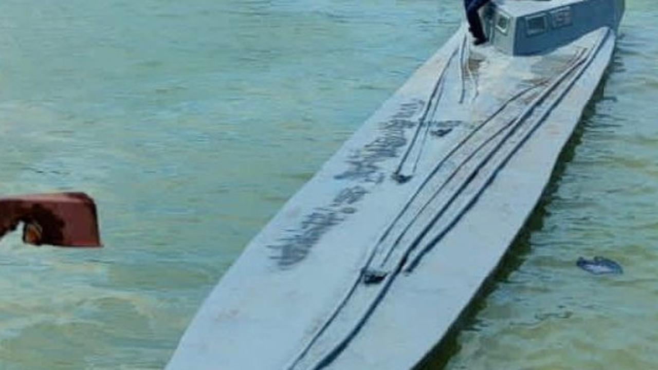 Kapal semi-submersible itu berisi sekitar 3,2 ton obat-obatan terlarang.<br>( Angkatan Bersenjata Ekuador / Handout via REUTERS )