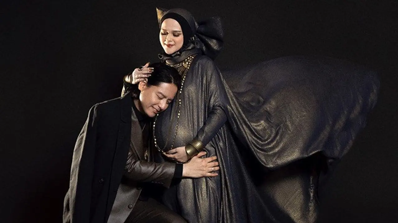 Tampil Kompak, Ini 6 Hasil Maternity Shoot Cut Meyriska dan Roger Danuarta