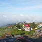 Pesona lanskap rumah-rumah penduduk Dusun Butuh yang seolah bertumpuk di lereng Gunung Sumbing kerap disandingkan oleh para pendaki dengan pemandangan perdesaan Namche Bazaar di Nepal.