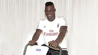 Mario Balotelli mulai menjalani latihan di AC Milan usai dipinjam dari Liverpool (acmilan.com)