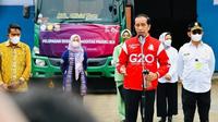 Presiden Joko Widodo (Jokowi) melepas ekspor 126 ton pinang biji kering senilai Rp 4 miliar asal Jambi ke Pakistan pada Kamis (7/4/2022). (Dok PLN)