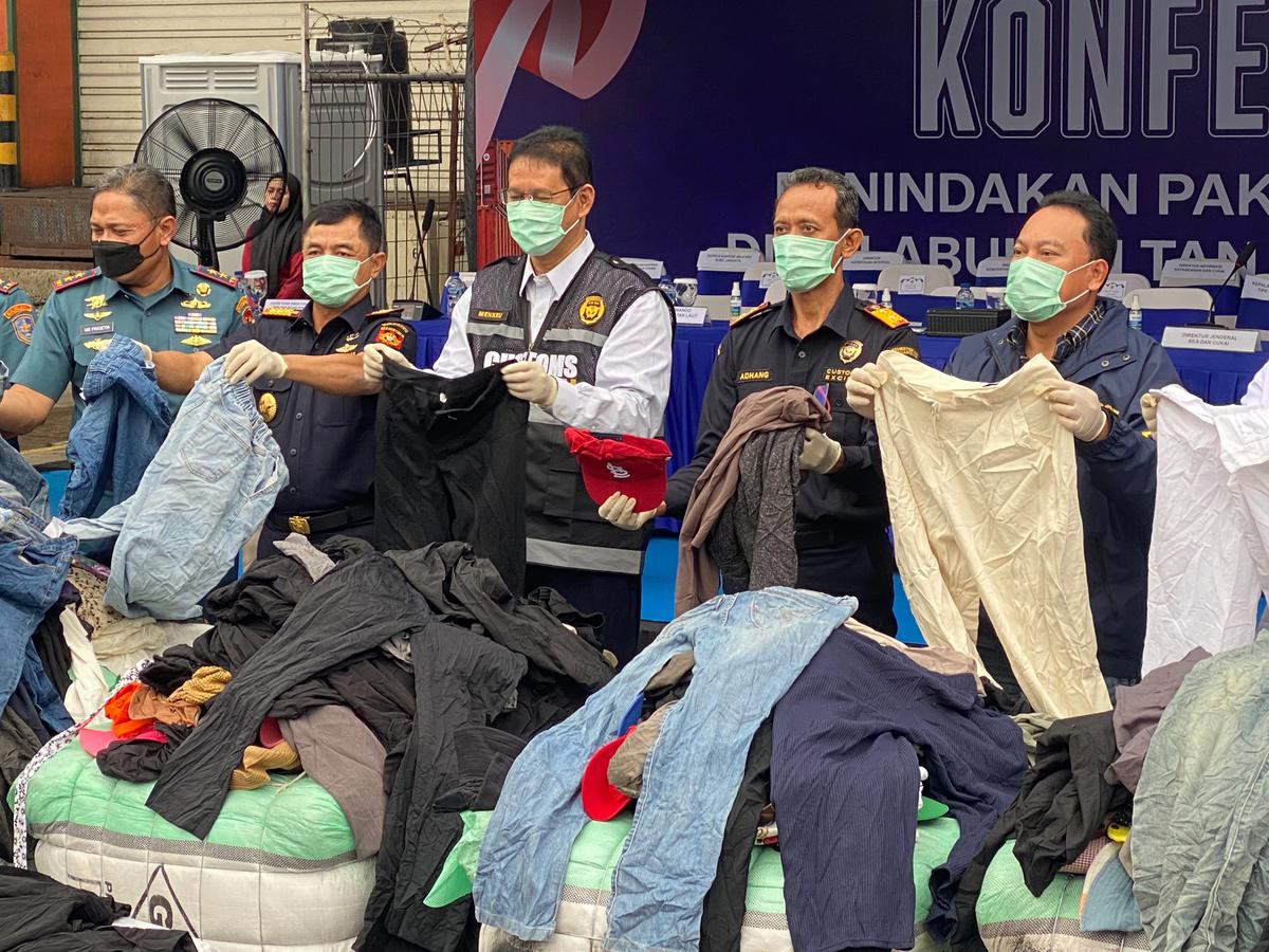 Bea Cukai Sita Ribuan Bal Pakaian Bekas Impor Ilegal, Nilainya Tembus Rp53 Miliar