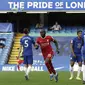 Winger Liverpool Sadio Mane merayakan gol ke gawang Chelsea pada laga Liga Inggris di Stamford Bridge, Minggu (20/9/2020). (AFP/Matt Dunham)