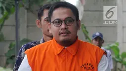 Pengacara Arif Fitrawan tiba untuk menjalani pemeriksaan di gedung KPK, Jakarta, Rabu (12/12). Arif Fitrawan menjalani pemeriksaan sebagai tersangka dugaan suap penanganan perkara di Pengadilan Negeri Jakarta Selatan. (Merdeka.com/Dwi Narwoko)