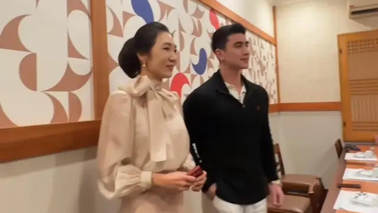 7 Potret Shin Tae-yong Dinner Bareng Verrell Bramasta, Ngobrol Hal Penting