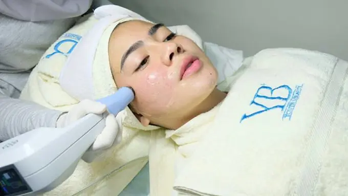 Salah satu perawatan Youth & Beauty Clinic