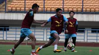 Evan Dimas dan pemain Bhayangkara FC berlatih jelang laga lawan PSM Makassar. (Dok. Bhayangkara FC)