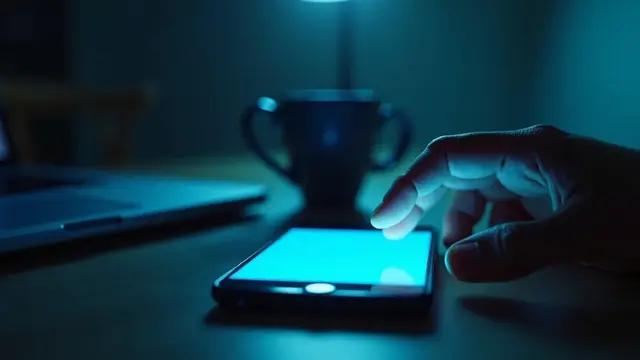 Ciri Orang Yang Tidak Pernah Matikan Notifikasi Email Kerja Menurut Psikologi