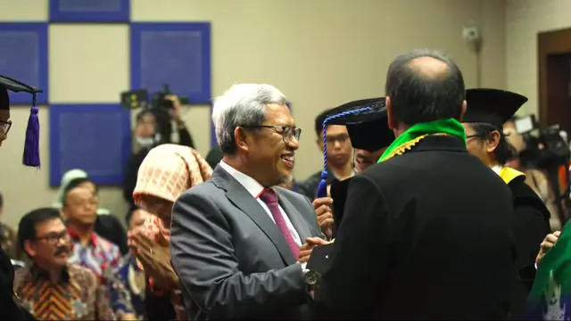 Deddy Mizwar Lulus Program Doktor Ilmu Pemerintahan Universitas Padjadjaran dengan IPK 4. (YouTube Deddy Mizwar Official)