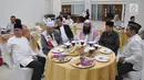 Sheikh Dr Muraweh Musa Nasar berbincang dengan pengurus MAJT Semarang, Senin (22/4). Sheikh Dr Muraweh Musa Nasar hadir atas undangan NGO Aman Palestina-Indonesia, sebuah organisasi amal untuk membantu rakyat Palestina. (Liputan6.com/Gholib)