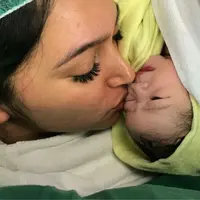 Kabar bahagia dari pasangan artis Nabila Syakieb. Suami dari Reshwara Argya Ardinal itu melahirkan anak pertama buah cinta pada Selasa (6/2/2018) malam. (Instagram/nabilerz)