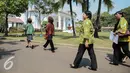 Sembilan Srikandi Tim Pansel Capim KPK saat tiba di Istana Merdeka, Jakarta (1/9/2015). Kedatangan tim Pansel KPK untuk menyerahkan delapan nama hasil seleksi capim KPK kepada Presiden Joko Widodo. (Liputan6.com/Faizal Fanani)