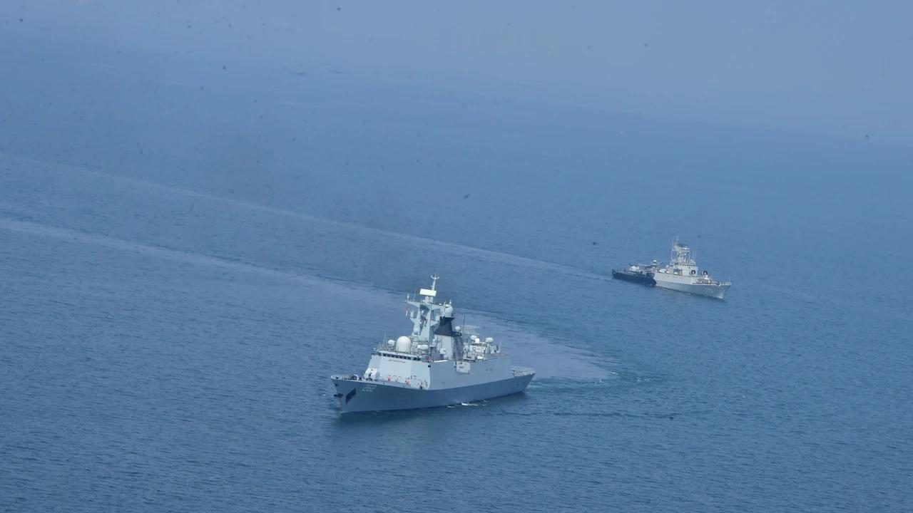 Perkuat Diplomasi Maritim, TNI AL dan Pakistan Navy Gelar Latihan Tempur Bersama di Laut Jawa
