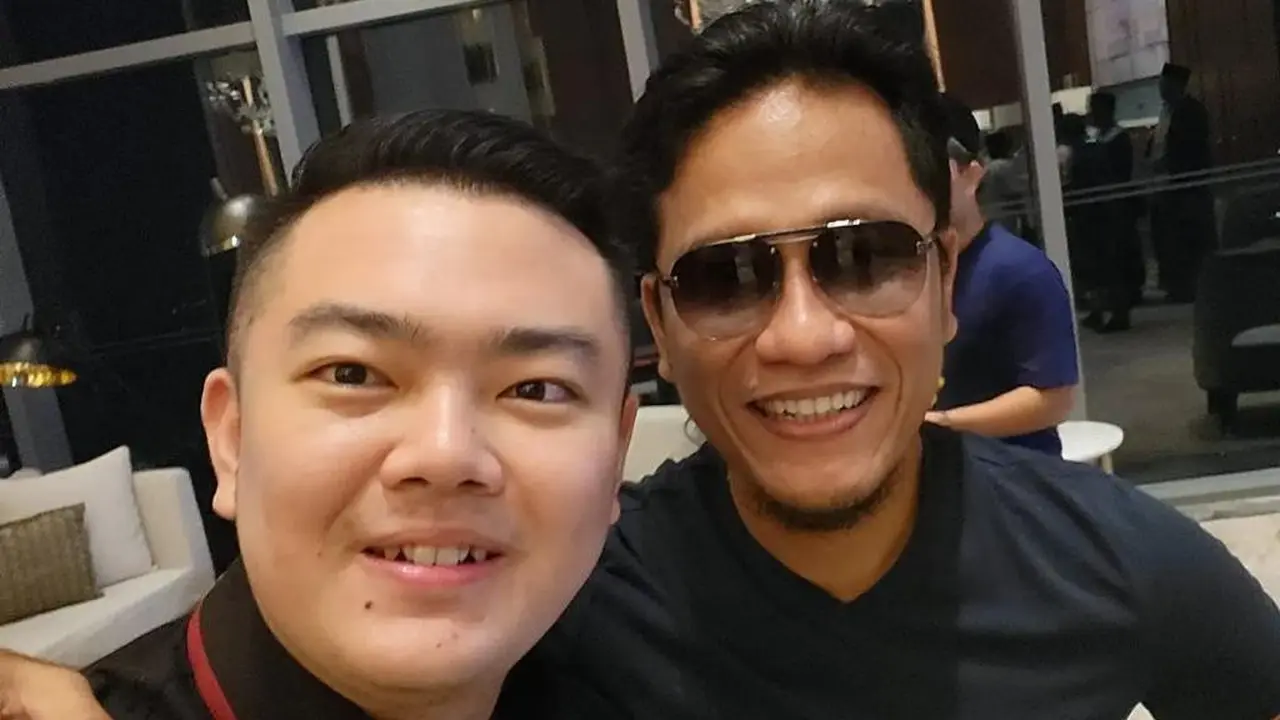 Dokter Michael Lawanto mengikuti acara bersama Gus Miftah di Masjid Nasional Al Akbar, Surabaya.
