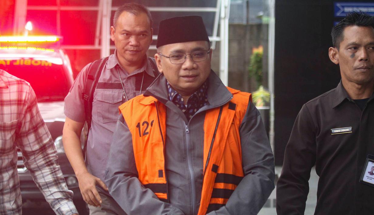 Tersangka kasus dugaan korupsi kuota haji tambahan tahun 2023–2024, Yaqut Cholil Qoumas, saat tiba di Gedung Merah Putih Komisi Pemberantasan Korupsi (KPK), Jakarta, Selasa (24/3/2026). Menteri Agama periode 2020-2024 yang menjadi tersangka dalam kasus dugaan korupsi kuota haji tambahan tahun 2023–2024, Yaqut Cholil Qoumas kembali menjalani penahanan di rumah tahanan (rutan) Komisi Pemberantasan Korupsi (KPK). (merdeka.com/Arie Basuki)