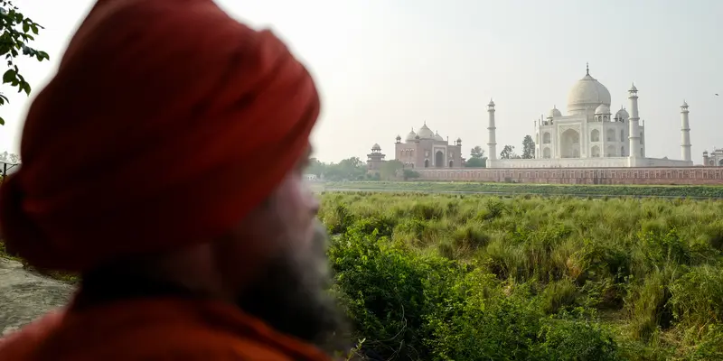 Taj Mahal Berubah Warna
