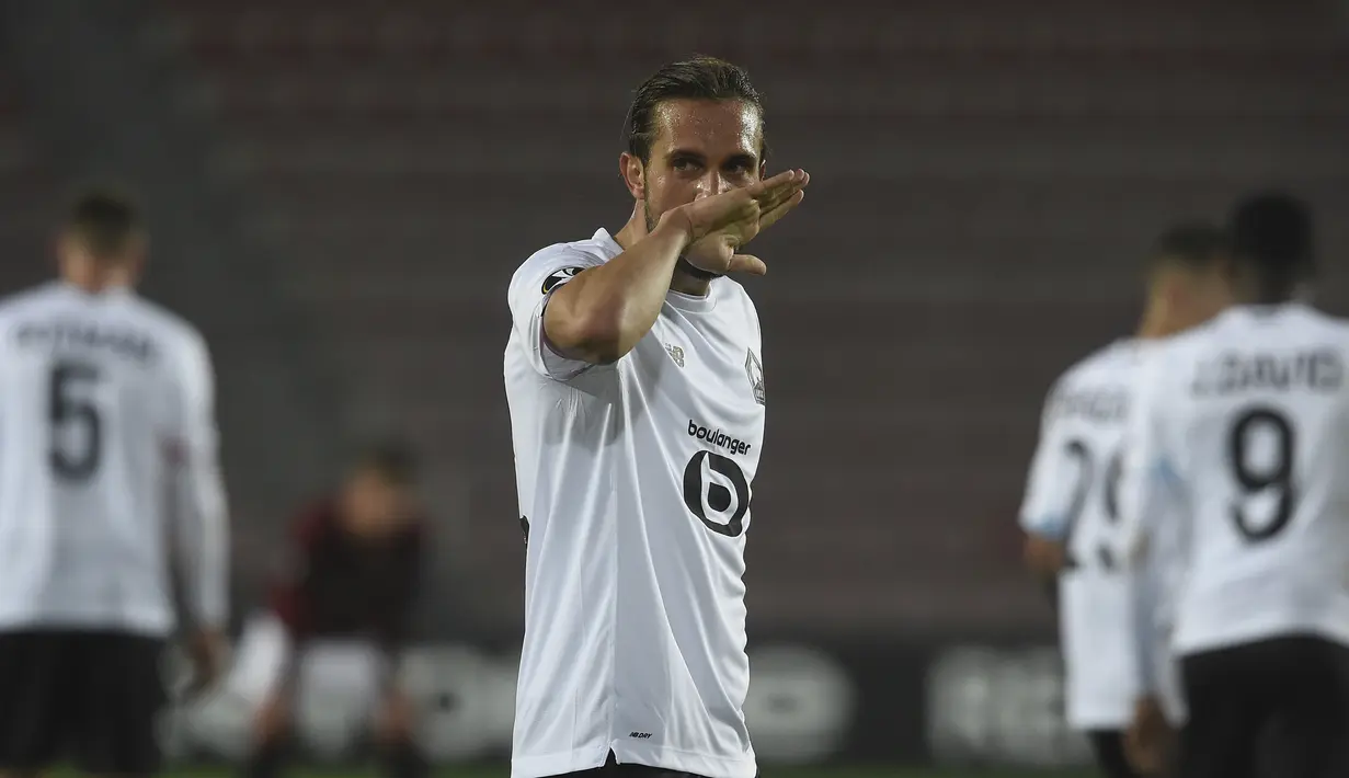 1. Yusuf Yazici (23 tahun/ Lille, Prancis) - Striker berkebangsaan Turki ini sudah membuat dua kali hattrick, yaitu saat menang atas Sparta Praha 4-1 (22/10/2020) dan saat mengalahkan AC Milan 3-0 (5/11/2020). (AFP/Michal Cizek)