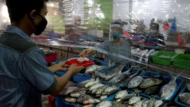 Potret Penerapan Protokol COVID-19 di Pasar Tambak Rejo, Surabaya