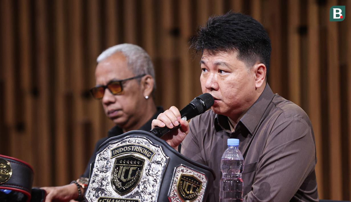 Head of Sports Business Emtek Group sekaligus CEO Nex, Hendy Lim (kanan) memberikan keterangan terkait acara Nex Road To Champions di di SCTV Tower, Selasa (7/4/2026).