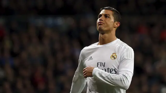 Cristiano Ronaldo menunjukkan ekspresi frustasi saat Real Madrid menghadapi Deportivo La Coruna dalam lanjutan La Liga, Sabtu (9/1/2016). Dalam pertandingan ini ia menciptakan banyak peluang namun tak satupun peluang tersebut menjadi sebuah gol.