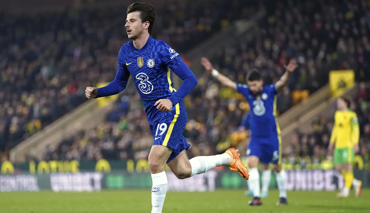 Gelandang Chelsea, Mason Mount berselebrasi usai mencetak gol ke gawang Norwich City pada pertandingan lanjutan Liga Inggris di Carrow Road, Norwich, Inggris, Jumat (11/3/2022). Chelsea menang atas Norwich City 3-1. (Joe Giddens/PA via AP)
