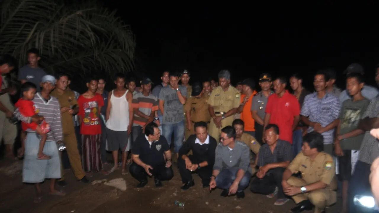 Gubernur Zumi Zola tinjau jalan rusak