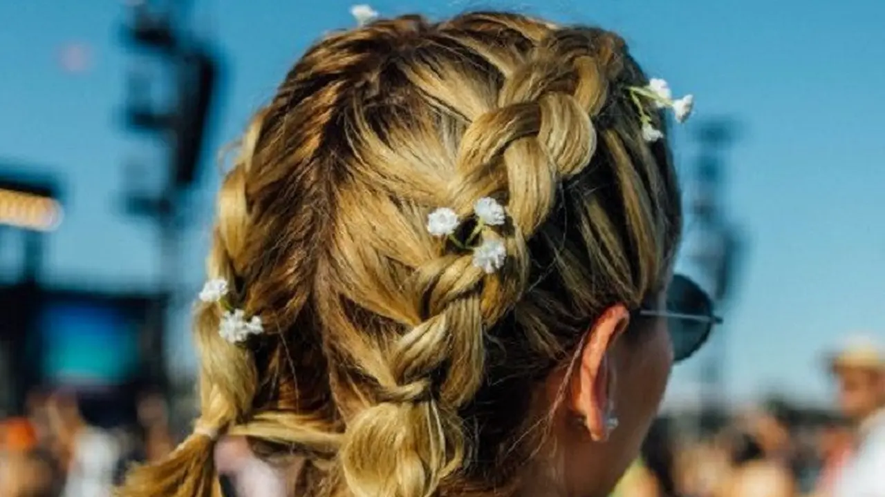 [Bintang] Anti Gerah, Dutch Braid Jadi Gaya Rambut Andalan Streetwear Coachella 2018