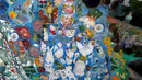Sebuah dinding yang dihiasi mozaik dari mainan bekas, pecahan keramik, hingga souvenir lucu di Mosaic Tile House, Venice, California, AS, (26/9). Rumah ini merupakan karya pasangan suami istri, Gonzalo Duran dan Cheri Pann. (REUTERS/Mario Anzuoni)