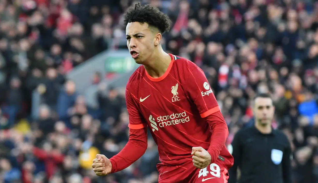 Kaide Gordon melakukan debutnya di Liverpool pada 21 September 2021 kala melawan Norwich City. Saat itu, ia tengah berumur 16 tahun 11 bulan dan 16 hari. Gordon tampil cemerlang dengan mencetak gol dan tercatat sebagai pencetak gol termuda kedua dalam sejarah The Reds. (AFP/Paul Ellis)