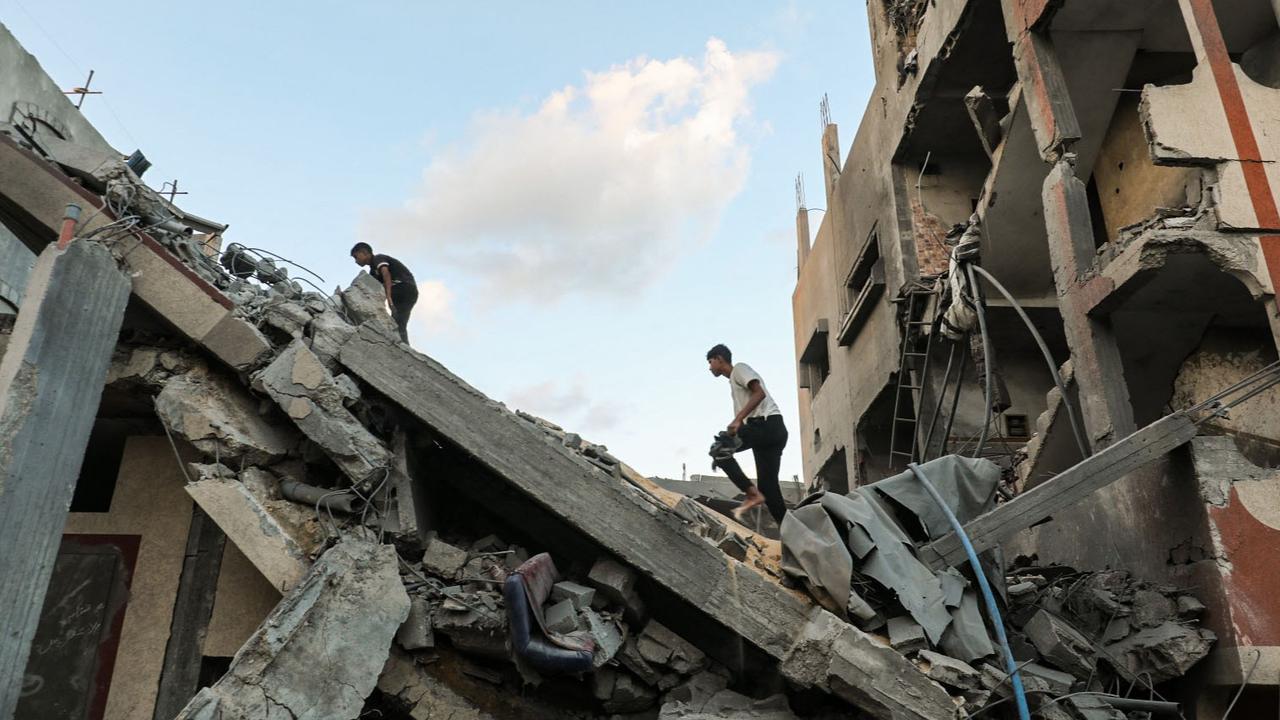 FOTO: Serangan Udara Israel di Gaza Tewaskan 85 Orang, Dunia Serukan Gencatan SenjataI