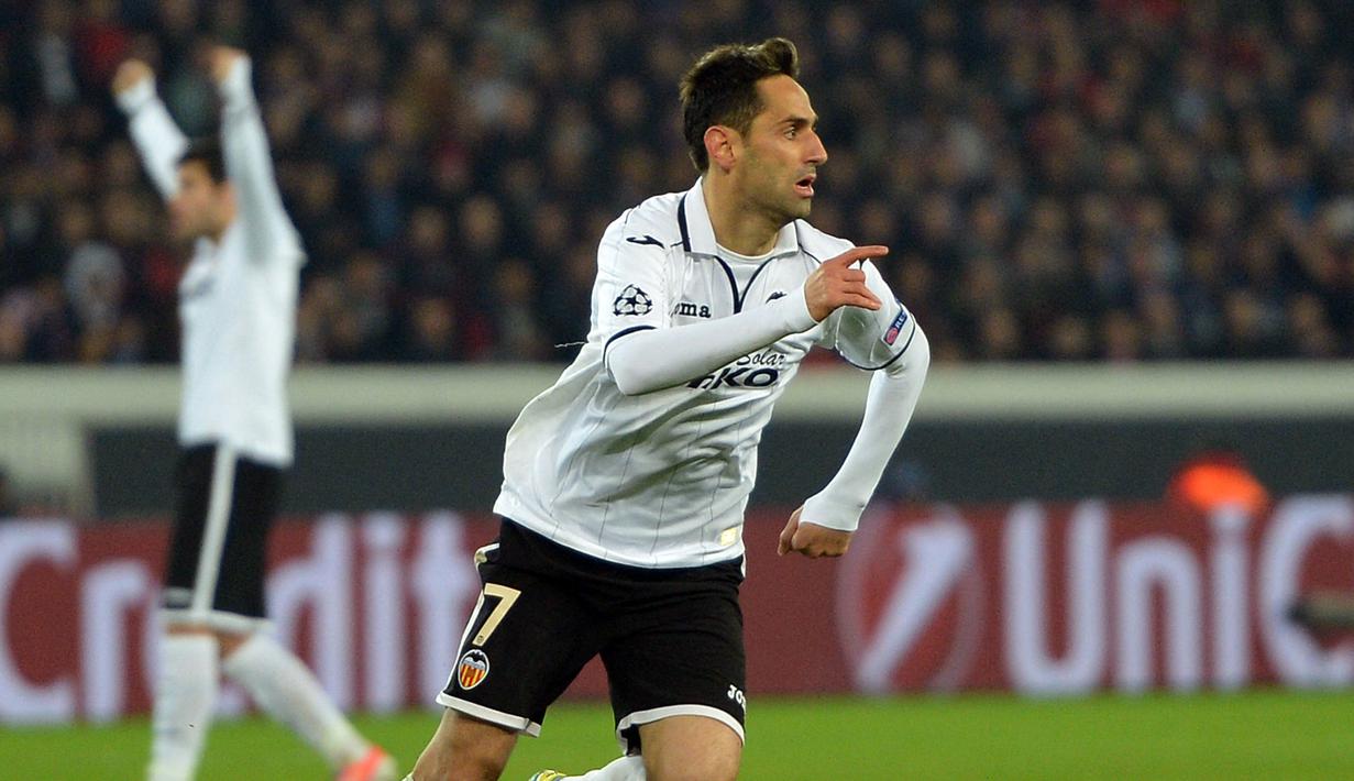 2. Jonas. Striker Valencia asal Brasil ini mencetak gol saat laga berjalan 10,96 detik kala menghadapi Bayer Leverkusen dalam laga fase Grup E Liga Champions 2011/12 di Mestalla Stadium (1/11/2011). Hasil akhir, Valencia menang 3-1 atas Bayer Leverkusen. (AFP/Miguel Medina)