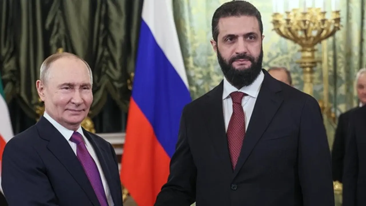 Presiden Rusia Vladimir Putin dan Presiden interim Suriah Ahmed al-Sharaa saat bertemu di Grand Kremlin, Moskow, Rusia pada Rabu (28/1/2026).