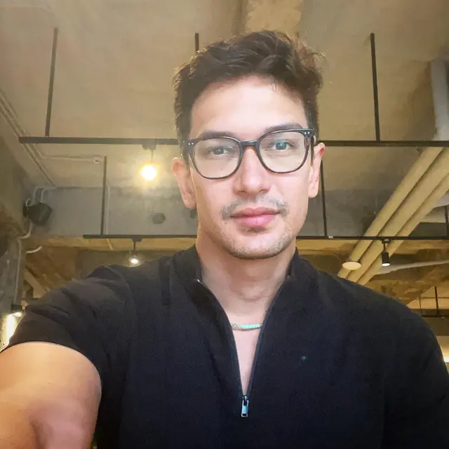 7 Potret Dimas Beck yang Kini Makin Kekar, Dipuji Makin Macho