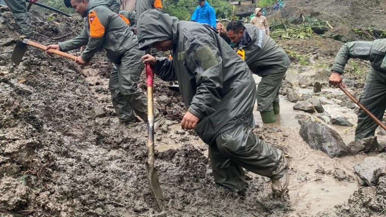 Brimob Polda NTT Pimpin Pencarian Korban Longsor Manggarai Timur di Tengah Cuaca Ekstrem