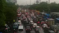 Banjir Jakarta, lalu lintas nyaris tak bergerak. (@afuadrizaldi)