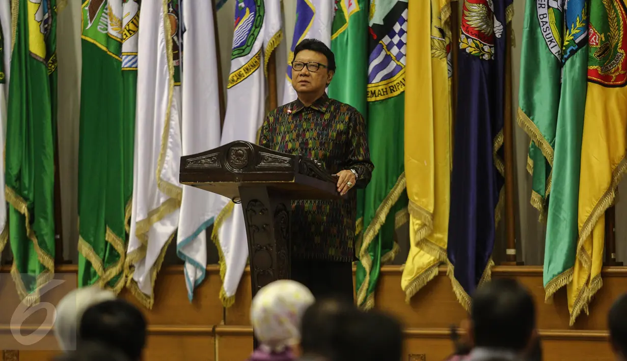Mendagri Tjahjo Kumolo memberikan pidato jelang penandatanganan nota kesepahaman Pelaksanaan Tugas dan Fungsi dalam Bidang Pemajuan, Perlindungan dan Pemenuhan HAM, Jakarta, Senin (29/6/2015). (Liputan6.com/Faizal Fanani)