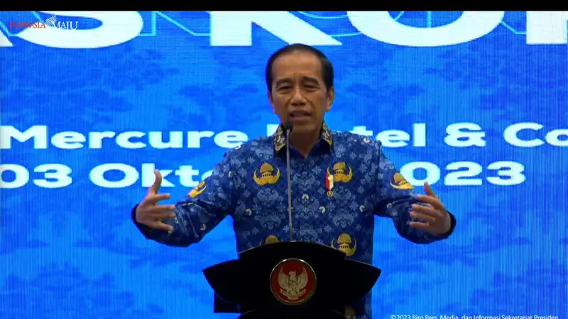 Presiden Jokowi menghadiri pembukaan Rakernas Korps Pegawai Republik Indonesia (Korpri) 2023, lengkap memakai batik seragam Korpri, Selasa (3/10/2023).
