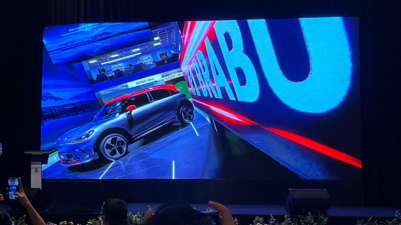 Kami akan memperkenalkan kembali Smart brand ke Indonesia dengan memamerkan beberapa kendaraan. Pada kesempatan tersebut, kami akan membawa Smart Brabus sebagai highlight utamanya