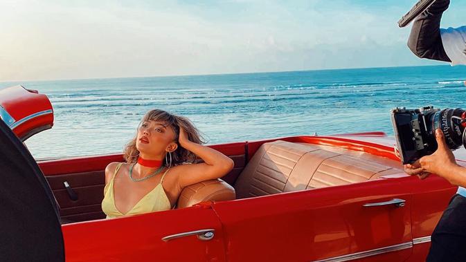 Gaya Memukau Marion Jola di Pemotretan Single Terbaru (sumber: instagram/lalamarionmj)