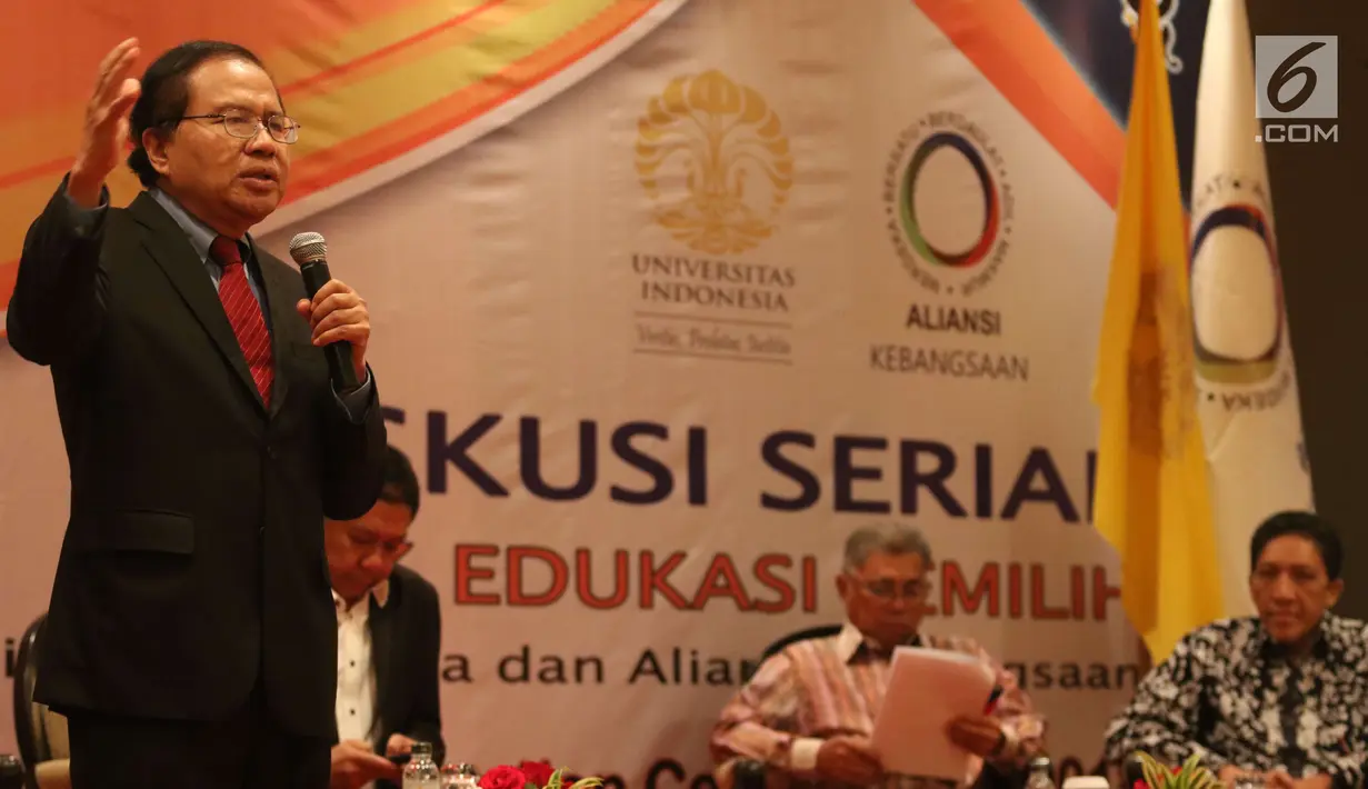 Mantan Menko Kemaritiman Rizal Ramli saat diskusi "Debat-Tak Debat: Utang Besar Buat Siapa? di Jakarta, Selasa (3/7). Rizal Ramli mengungkap perekonomian Indonesia, khususnya masalah utang dalam kondisi yang kurang sehat. (Liputan6.com/Angga Yuniar)