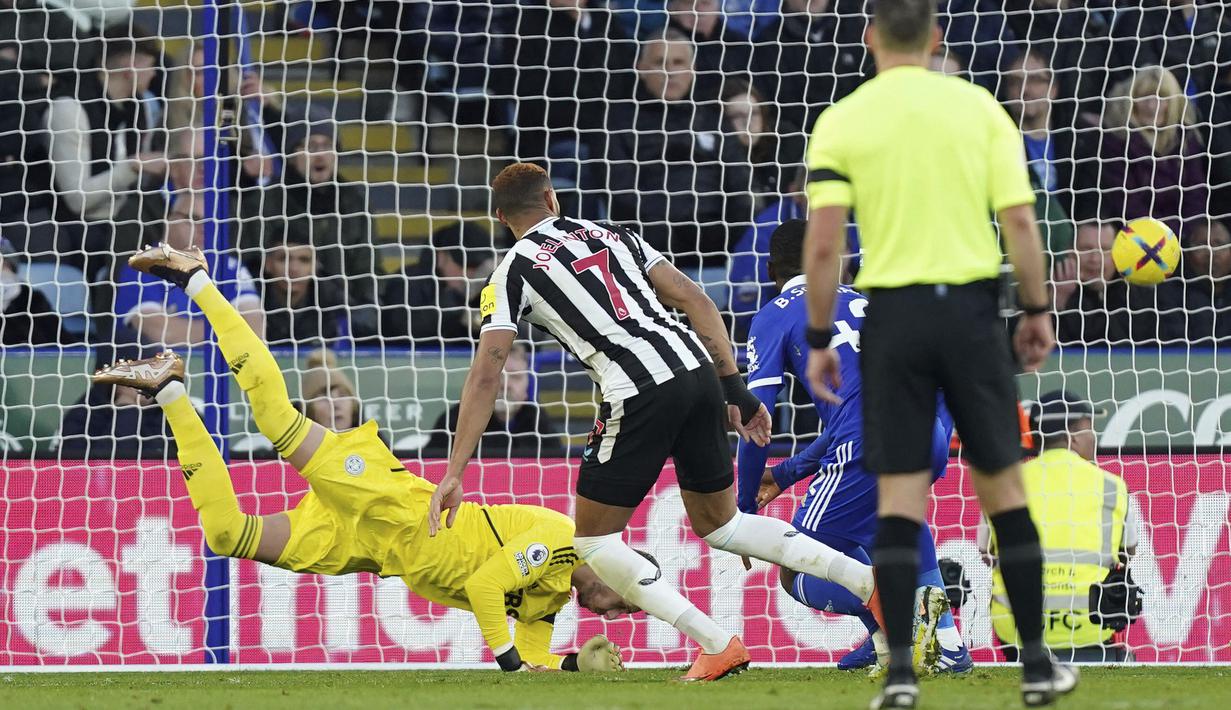 Tiga gol Newcastle dicetak oleh Chris Wood, Miguel Almiron dan Joelinton. (Mike Egerton/PA via AP)